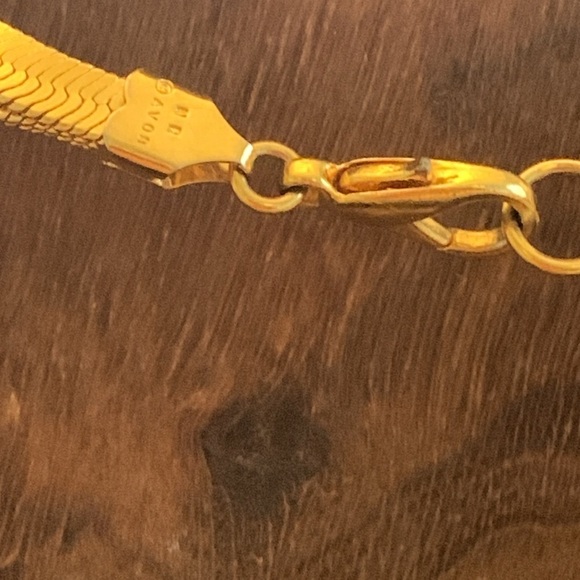 Four Vintage Gold Tone Bracelets 7-7.5” Faux Pearl AB Rhinestone - Picture 5 of 9